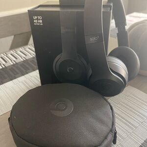 Beats Solo3 Wireless Headphones - Black